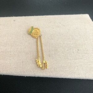 Vintage Gold Tone Choir Brooch